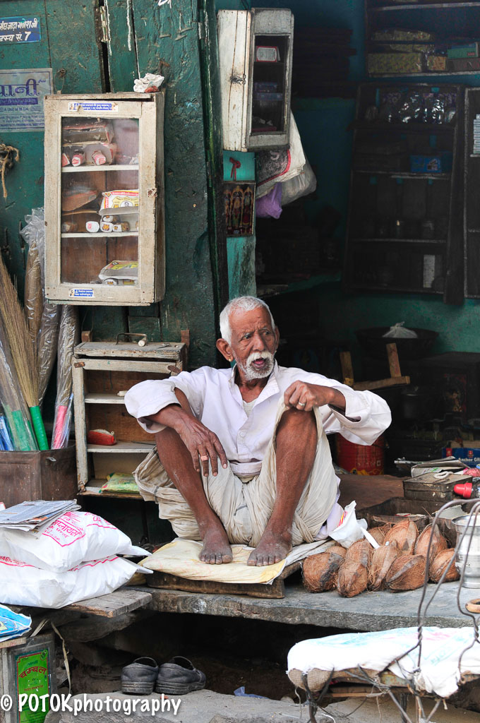 Shop-owner-in-Udaipur-3335.JPG