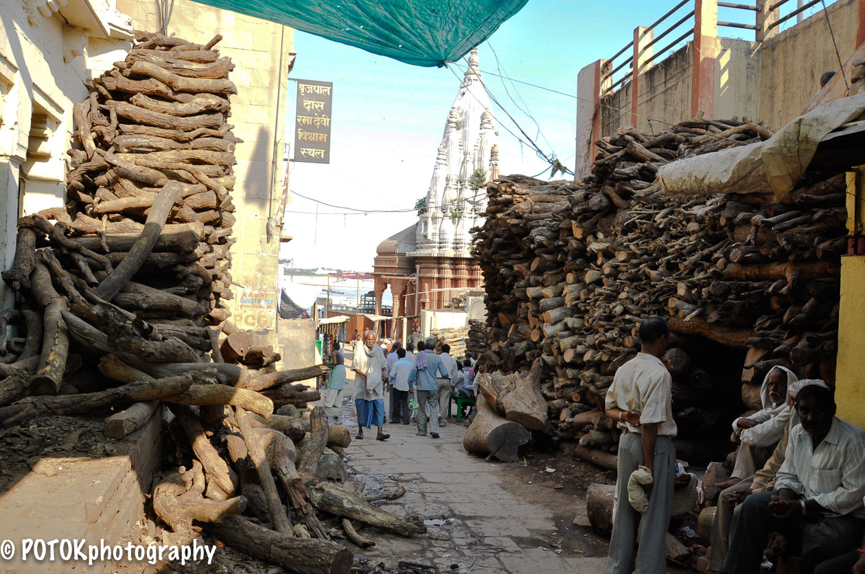 Varanasi-Cremation-wood-0395.JPG