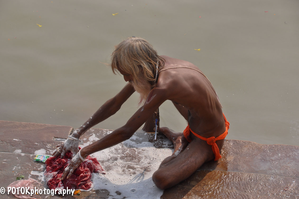 Varanasi-washing-in-Ganga-0881.JPG